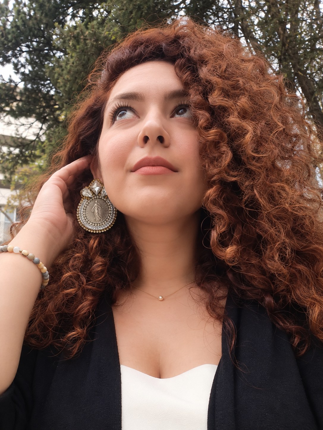 Bahareh portant les boucles La Semeuse